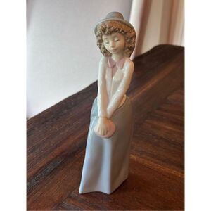 Nao by Lladró porcelain figurine